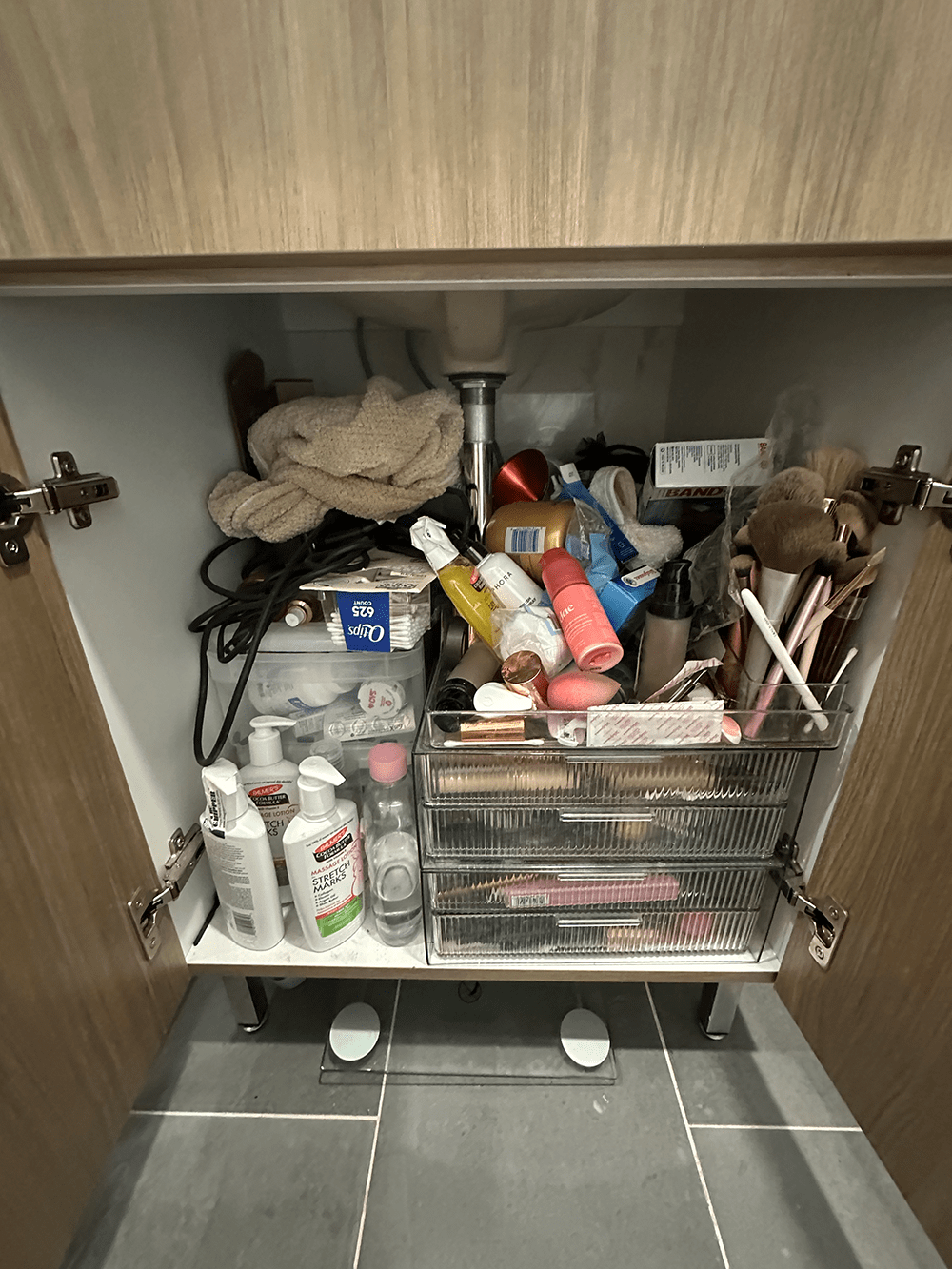 Shana under bathroom sink before (convert.io) (wecompress.com)